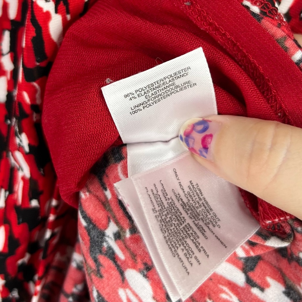 Jones Studio Top Women's 1X Red Black Abstract Keyhole Sleeveless Career Blouse - Picture 13 of 13